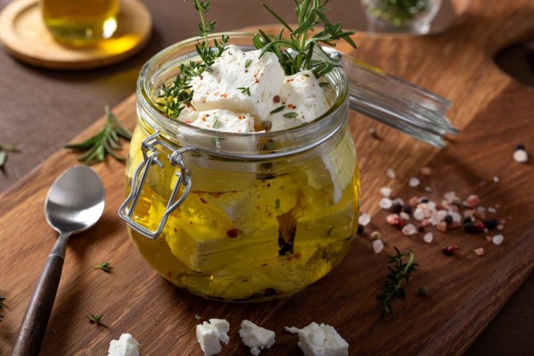 كرات اللبنة بالزعتر والمكسرات