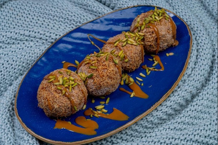 كرات الآيس كريم بعجينة الكنافة