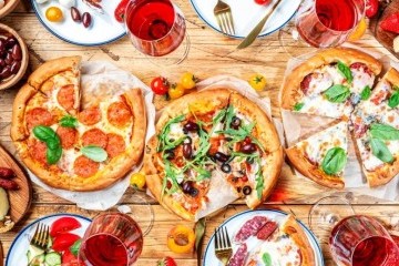يوم البيتزا 9 فبراير من ابتكرها وأين نشأت؟