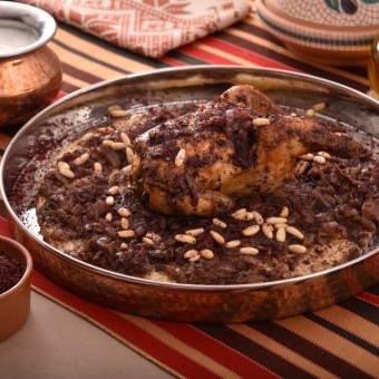 المسخن بالدجاج والبصل والسماق