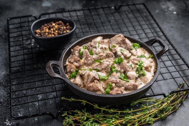 لحم بالكريمة والفلفل الأسود