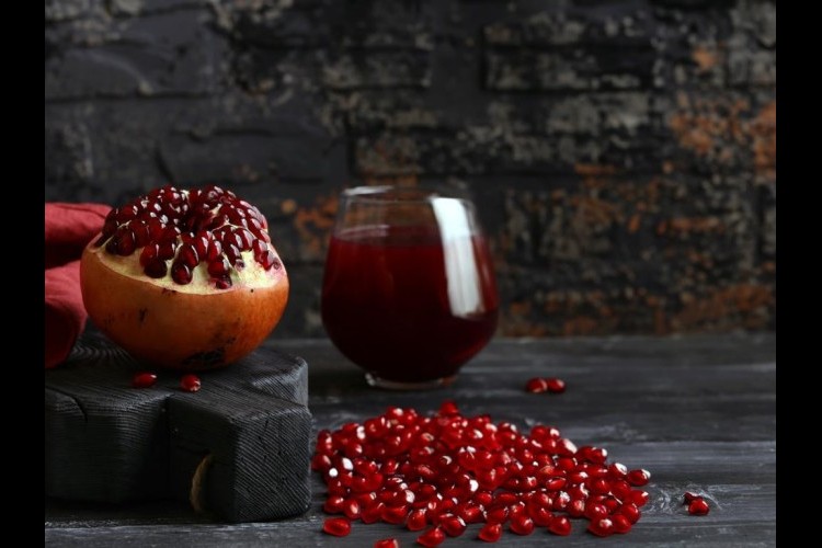 عصير الرمان والكرز الغني بمضادات الأكسدة