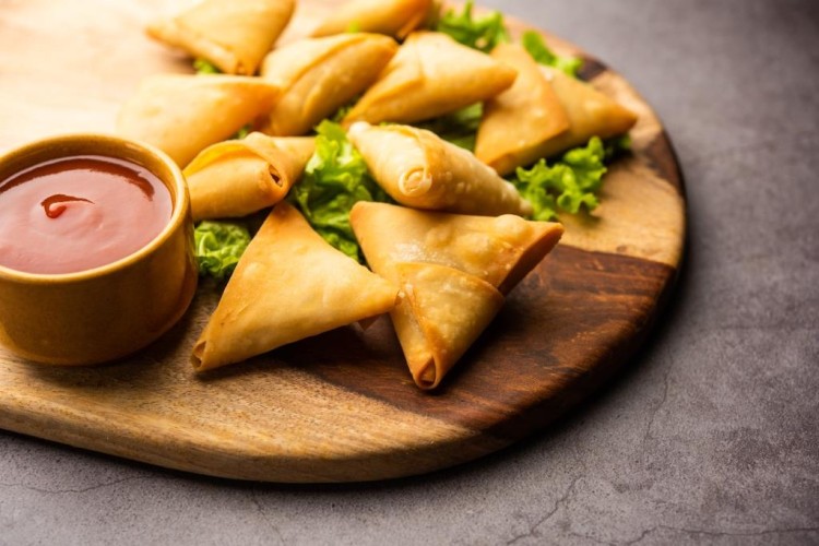 سمبوسة بحشوة الجبنة