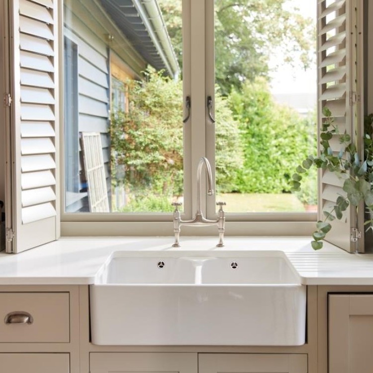 دعي الهواء النقي يدخل