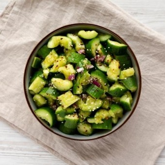 سلطة خيار بالأفوكادو