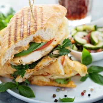 ساندويش جريل الدجاج السريع