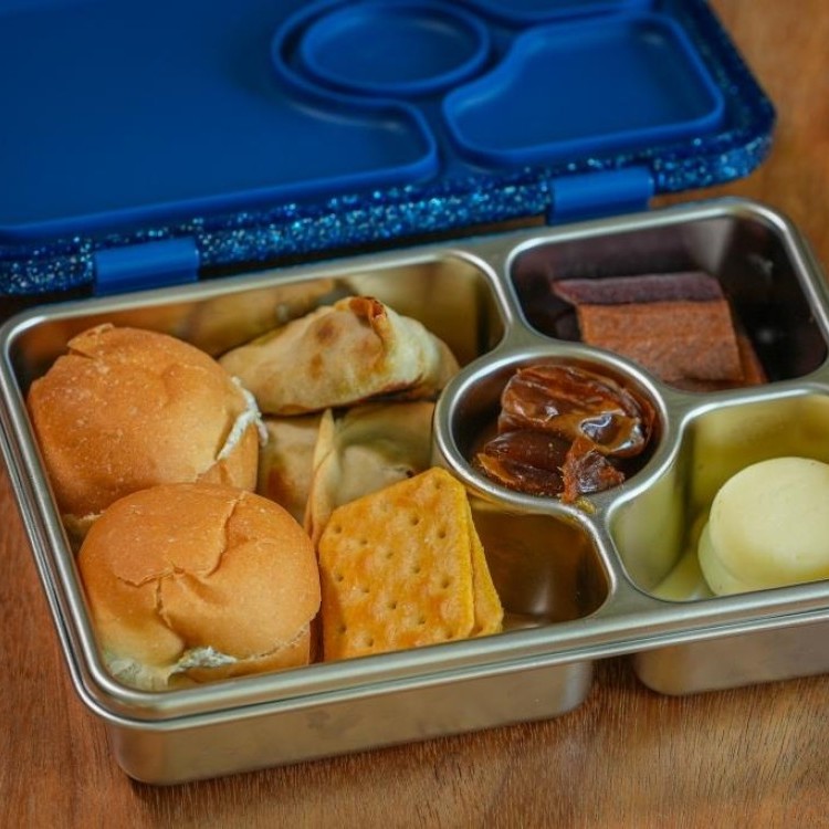 لانش بوكس صحي للطلاب والأطفال ... ساندويش اللبنة بالخضروات والزعتر