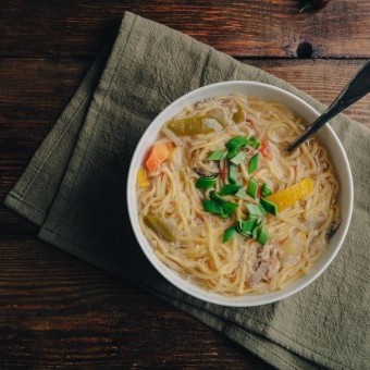 طريقة عمل شوربة الدجاج بالشعيرية