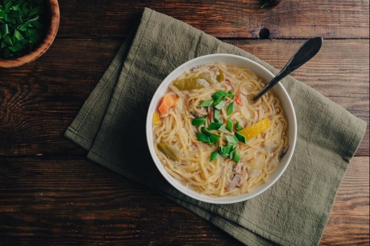 طريقة عمل شوربة الدجاج بالشعيرية