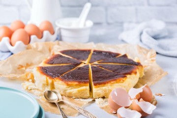 أسرار تشيز كيك المخابز .. حيل بسيطة لقوام كريمي وطعم فاخر لا يقاوم