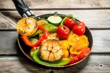 حيل تجعل الخضار المشوية تأخذ نكهة الفحم بدون شواية من تجارب ربات المنزل