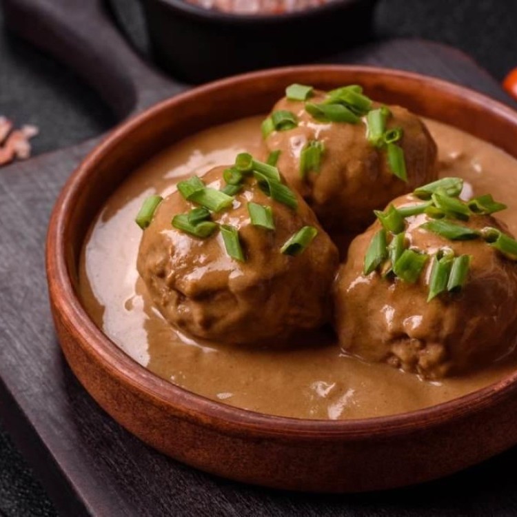 كرات الكفتة بصوص الكريمة