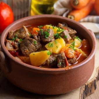 لحم مع بطاطس في الفرن