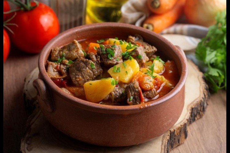 لحم مع بطاطس في الفرن