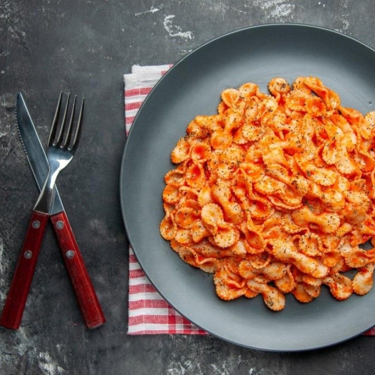 المكرونة المحمرة