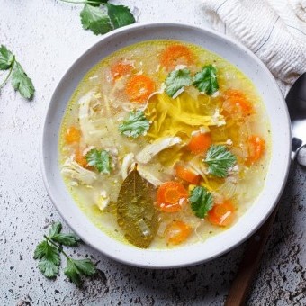 شوربة الدجاج بالليمون والنعناع