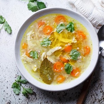 شوربة الدجاج بالليمون والنعناع