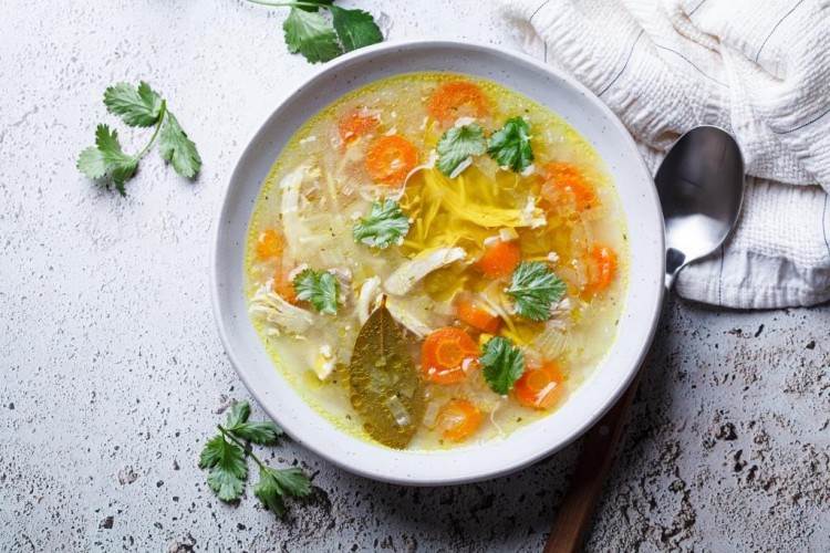 شوربة الدجاج بالليمون والنعناع