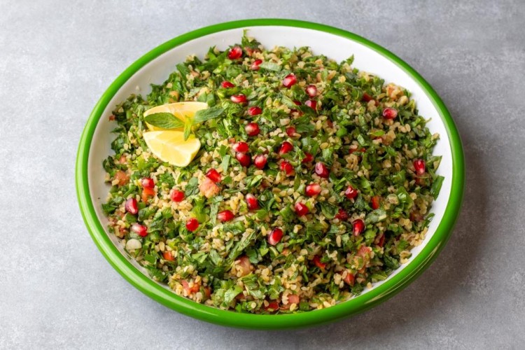 تبولة الكينوا بالرمان