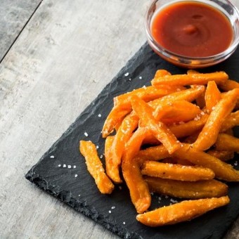 أصابع البطاطا الحلوة المقلية