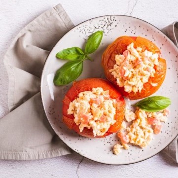 بيض بالطماطم والفلفل بطريقة جديدة