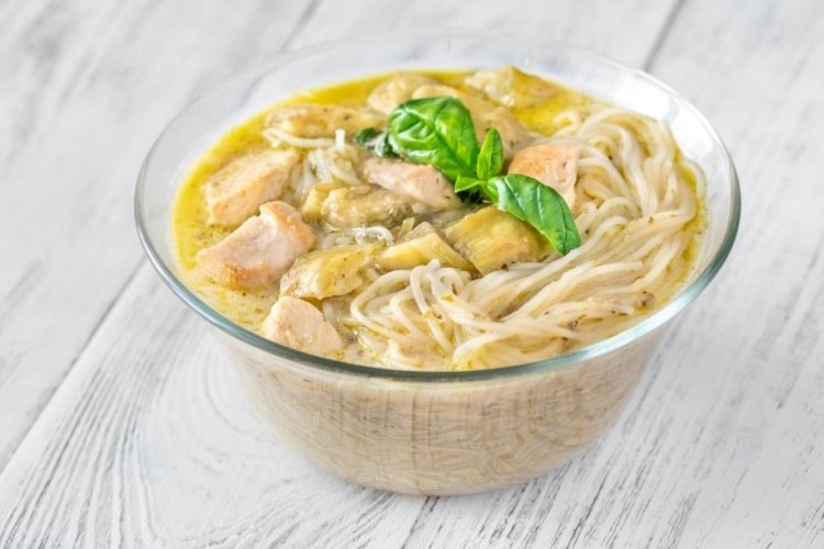 شوربة الدجاج بالشعيرية الأصلية