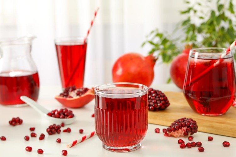 عصير الرمان الطازج