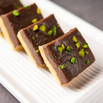 حلى الفستق الحلبي والتمر