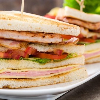 كلوب ساندويش بالدجاج