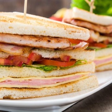 كلوب ساندويش بالدجاج