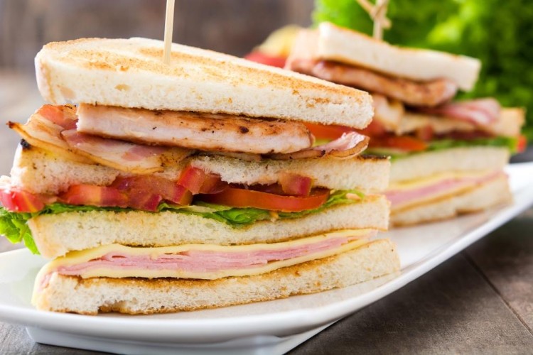 كلوب ساندويش بالدجاج