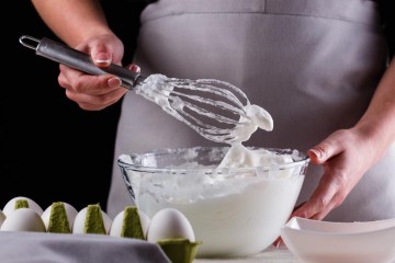 كيفية خفق الكريمة لتكون ثابتة لأطول وقت وشروط استخدام كريمة الطبخ