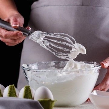 كيفية خفق الكريمة لتكون ثابتة لأطول وقت وشروط استخدام كريمة الطبخ