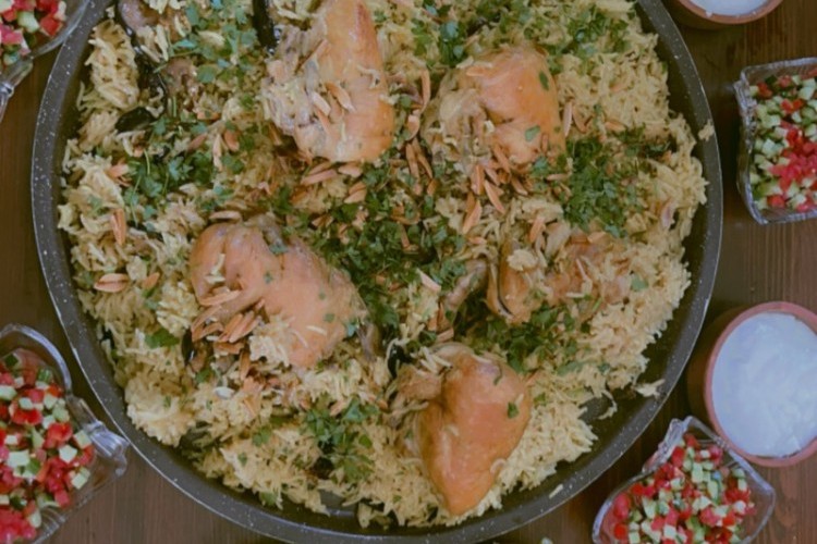 المقلوبة بالزهرة والباذنجان