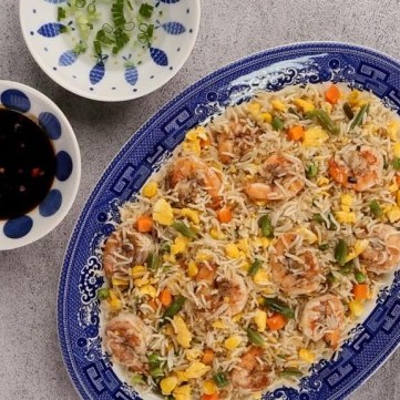 أرز مقلي بالجمبري والبيض بالفيديو