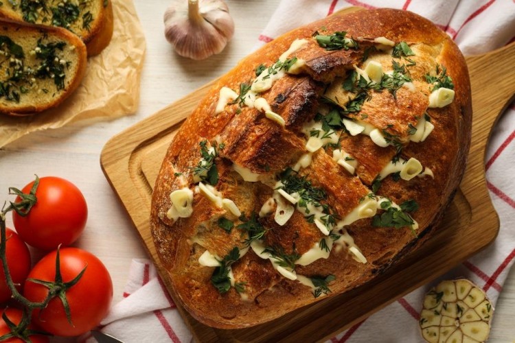 خبز محشي بالجبنة والثوم