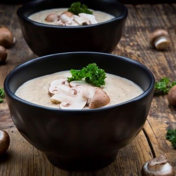 شوربة الفطر بالبصل والزبدة