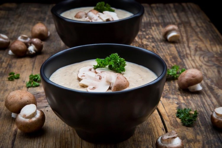 شوربة الفطر بالبصل والزبدة