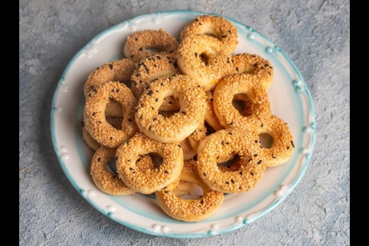 كعك العيد باليانسون والسمسم