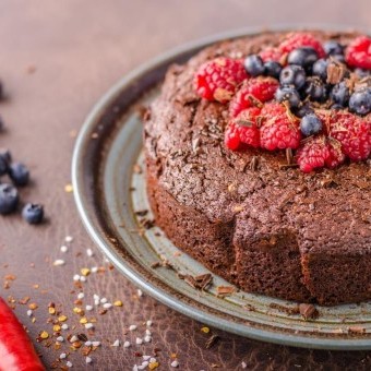 كيك الزبادي بالكاكاو