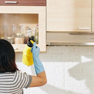 طرق تنظيف خزائن المطبخ