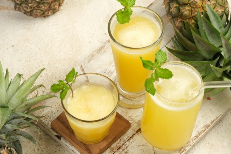 سموثي الأناناس بالنعناع والليمون