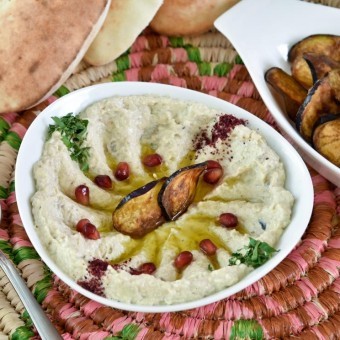 البابا غنوج المدخن في البيت
