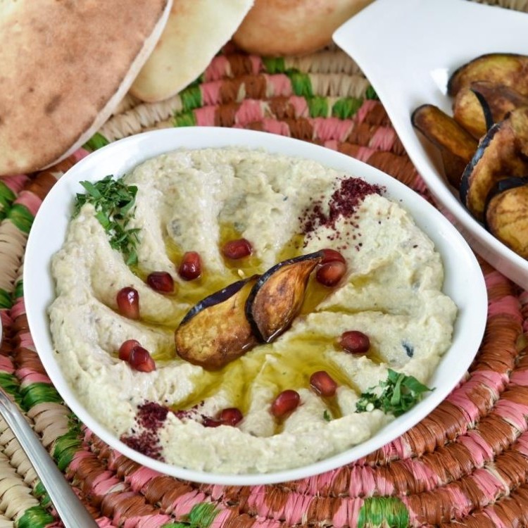 البابا غنوج المدخن في البيت