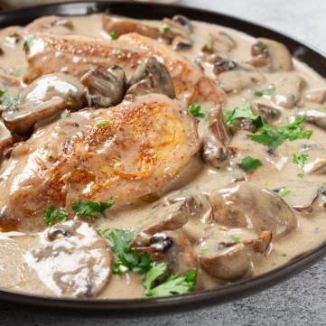 دجاج بالكريمة والمشروم