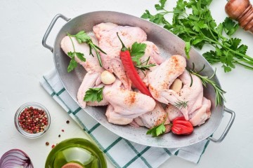 الطريقة الصحيحة لتنظيف الدواجن وتجهيزها للطهي