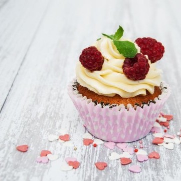 كب كيك التوت الأحمر