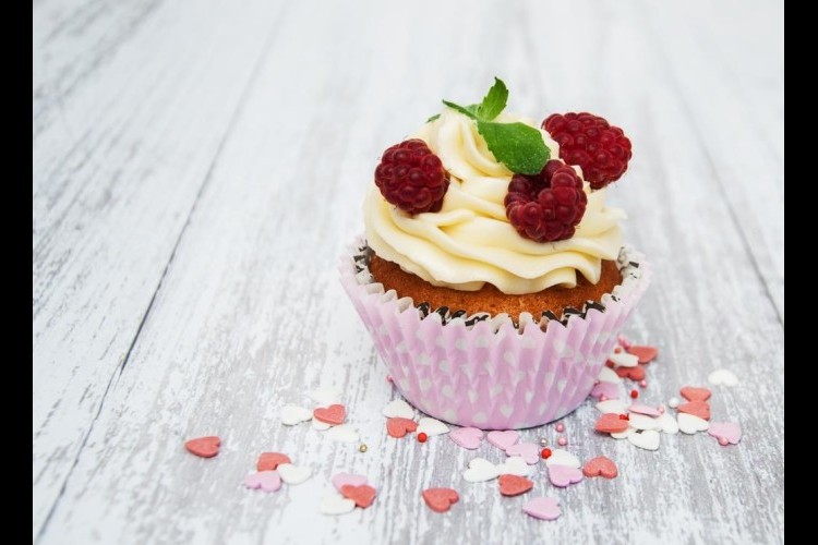 كب كيك التوت الأحمر