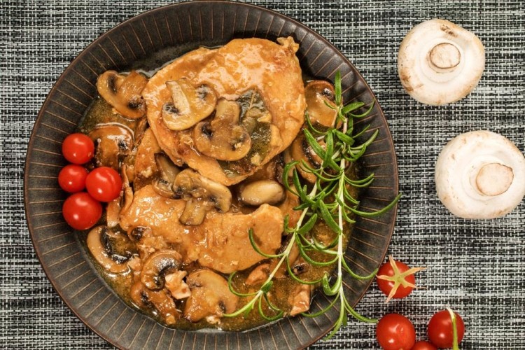 ستيك دجاج بصلصة الفطر