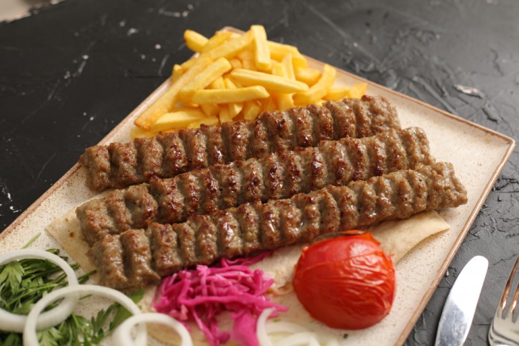 كباب اللحم بالطريقة الإيرانية